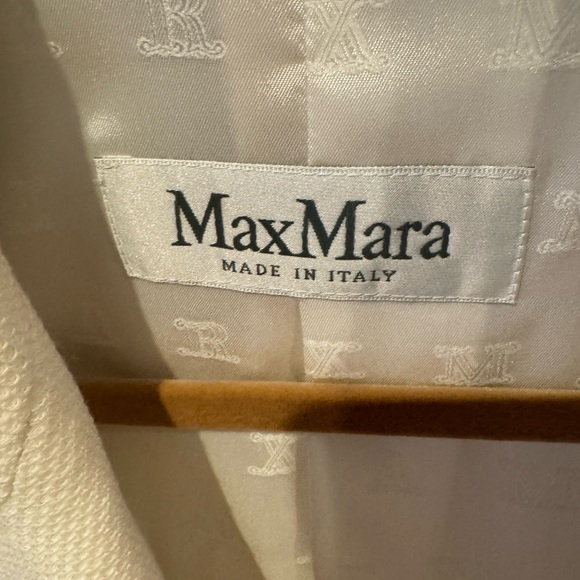MaxMara Cream Double-Breasted Textured Blazer with White Buttons - Picture 3 of 4